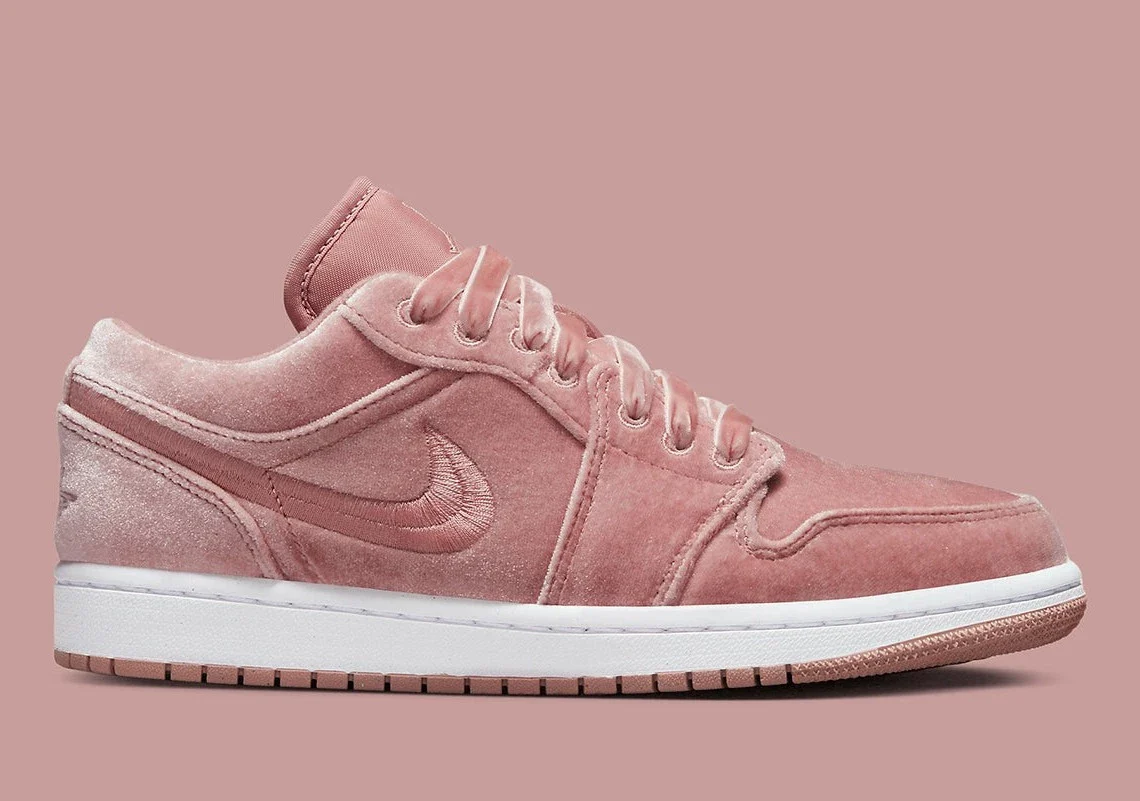 Air Jordan 1 Low SE Pink Velvet