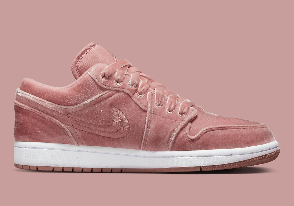 Air Jordan 1 Low SE Pink Velvet – Image 4