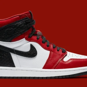 Jordan 1 Retro High Satin Snake Chicago