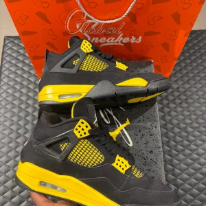 Jordan 4 Retro Thunder OCCASION