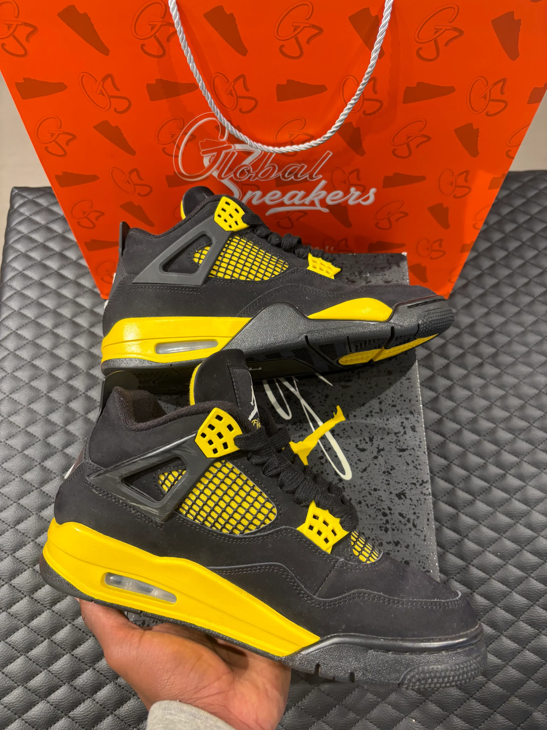 Jordan 4 Retro Thunder OCCASION