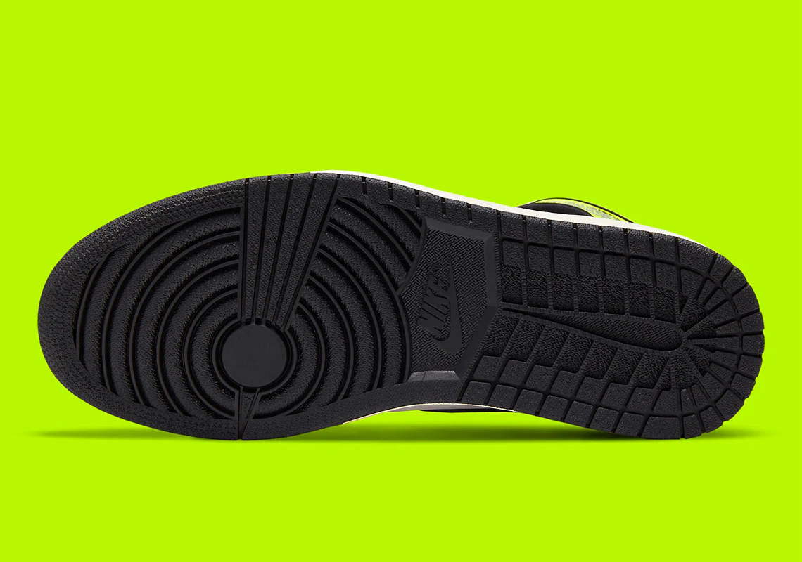 Jordan 1 Retro High White Black Volt University Gold – Image 7