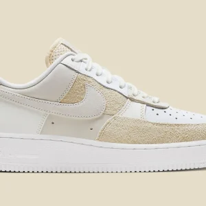 Nike Air Force 1 07 Coconut Milk