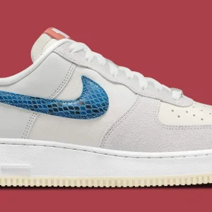 Nike Air Force 1 Low SP Undefeated 5 On It Dunk vs. AF1