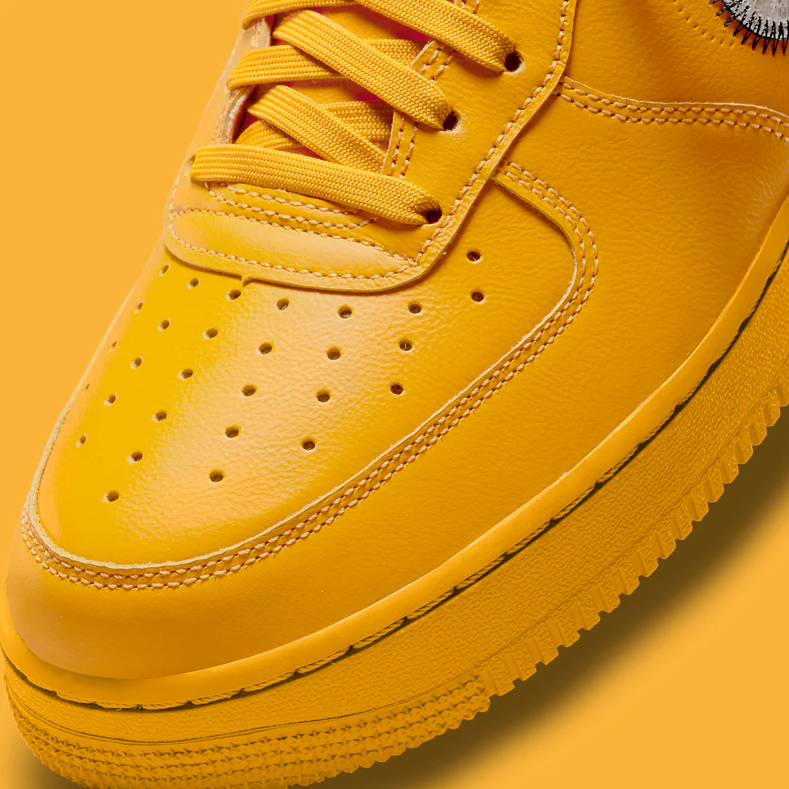 Nike Air Force 1 Low OFF-WHITE University Gold Metallic Silver – Image 9