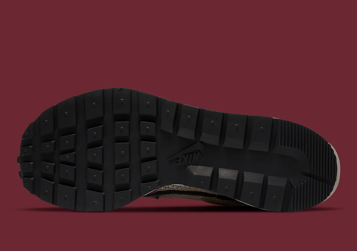 Nike - Vaporwaffle sacai Villain Red Neptune Green – Image 7