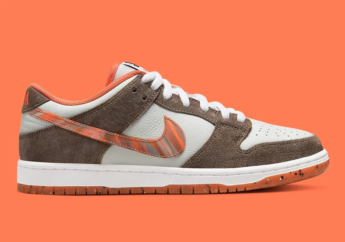 Nike SB Dunk Low Crushed D.C. – Image 2