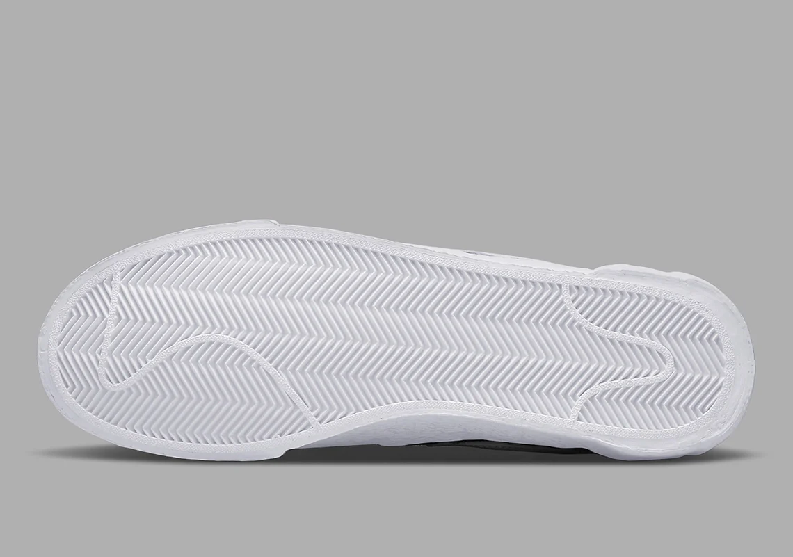 Nike Blazer Low Sacai Black Patent Leather – Image 7